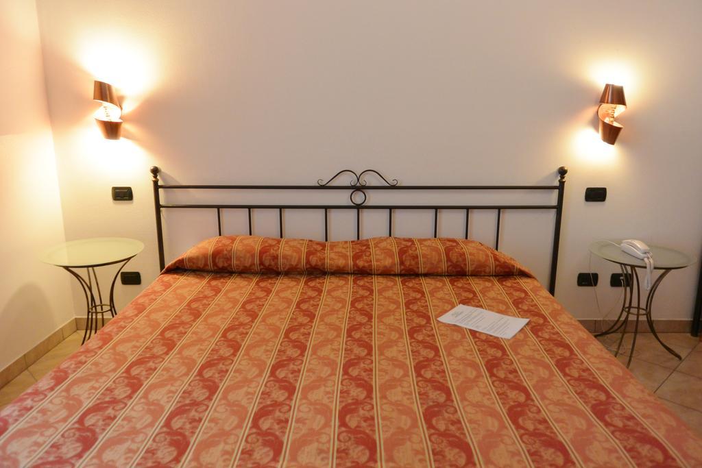 Hotel Ristorante Italia Чертоза ди Павия Екстериор снимка