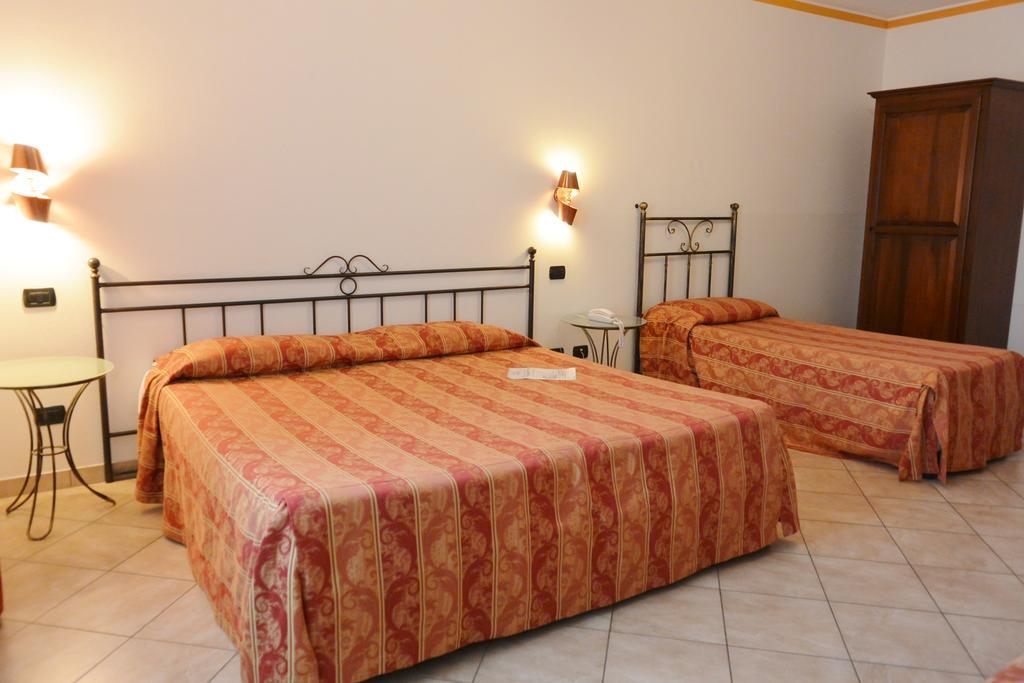 Hotel Ristorante Italia Чертоза ди Павия Екстериор снимка